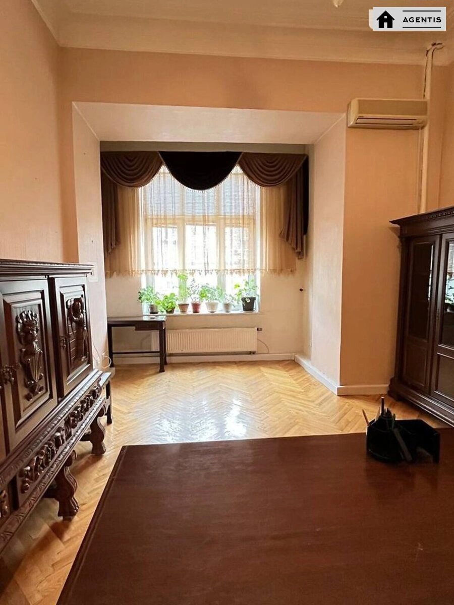 Apartment for rent. 5 rooms, 208 m², 3rd floor/7 floors. 26, Antonovycha vul. Horkoho, Kyiv. 