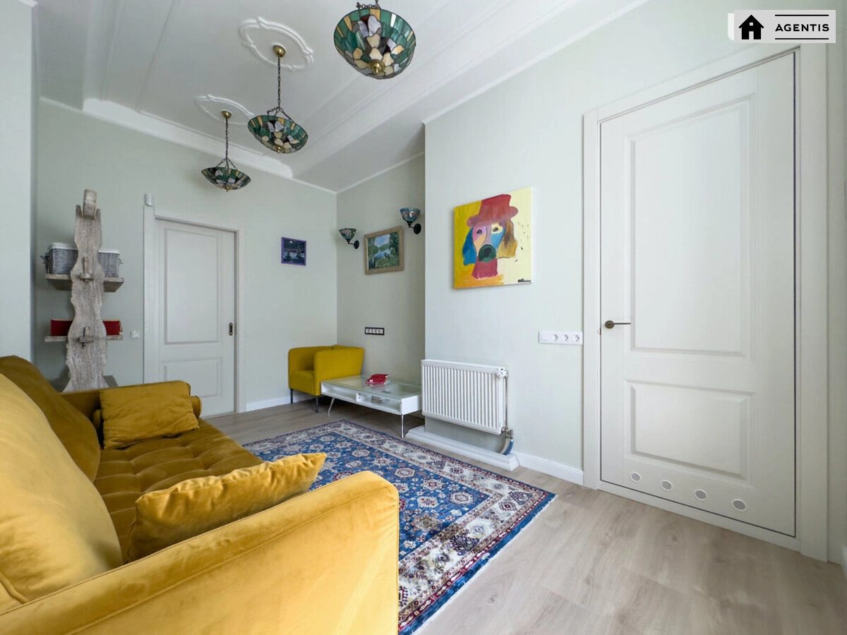 Apartment for rent. 4 rooms, 130 m², 4th floor/4 floors. 1, Nazarivska vul. Borysa Vyetrova, Kyiv. 