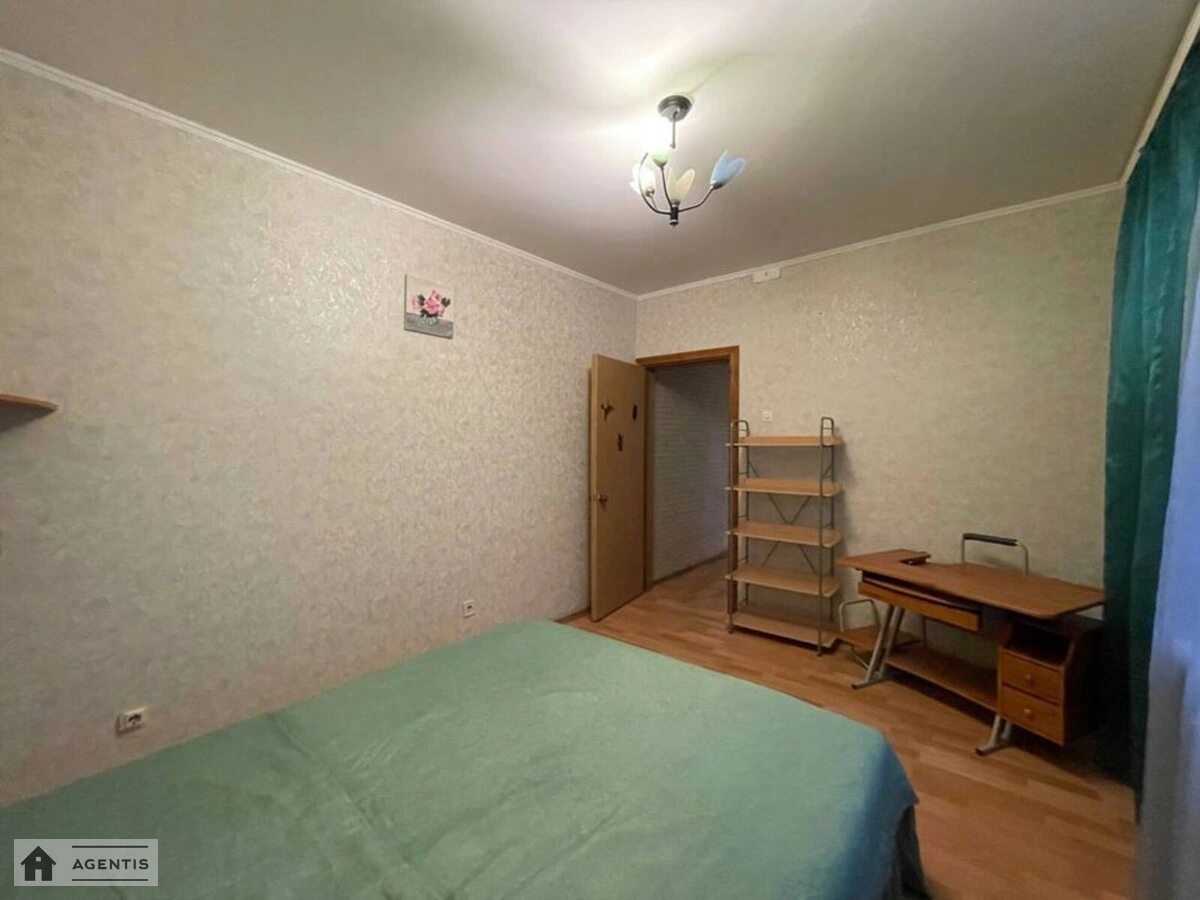 Apartment for rent. 2 rooms, 74 m², 19 floor/24 floors. 1, Dragomanova 1, Kyiv. 