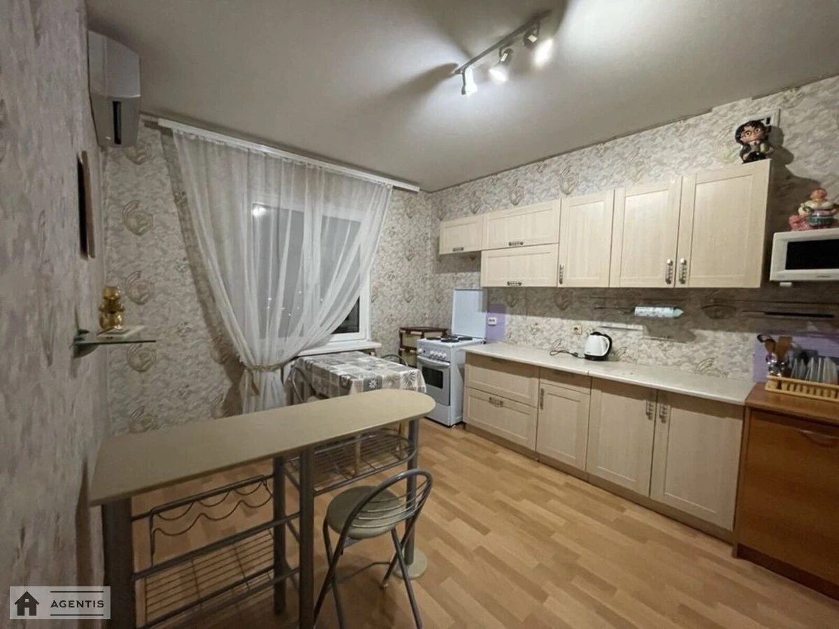 Apartment for rent. 2 rooms, 74 m², 19 floor/24 floors. 1, Dragomanova 1, Kyiv. 