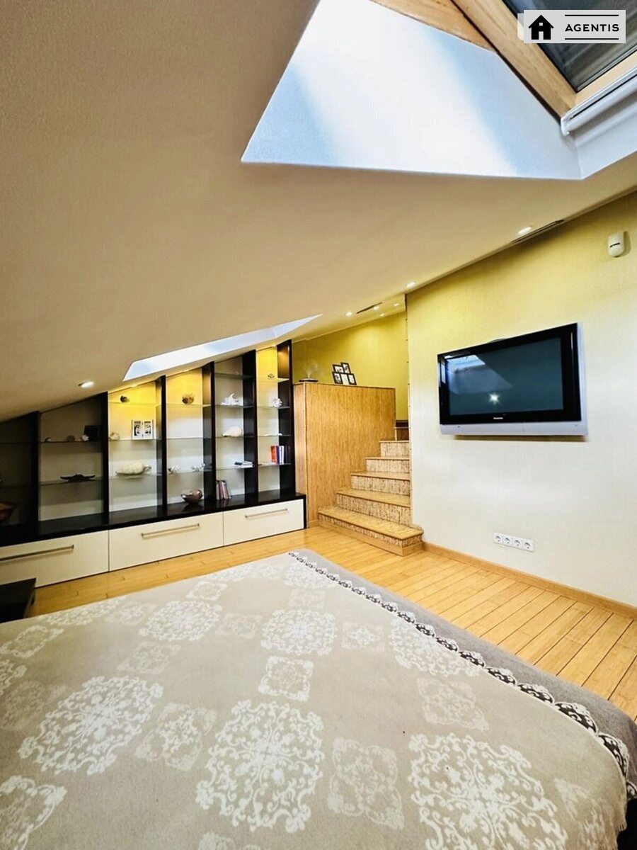 Apartment for rent. 4 rooms, 190 m², 2nd floor/5 floors. 11, Yevhena Chykalenka vul. Pushkinska, Kyiv. 