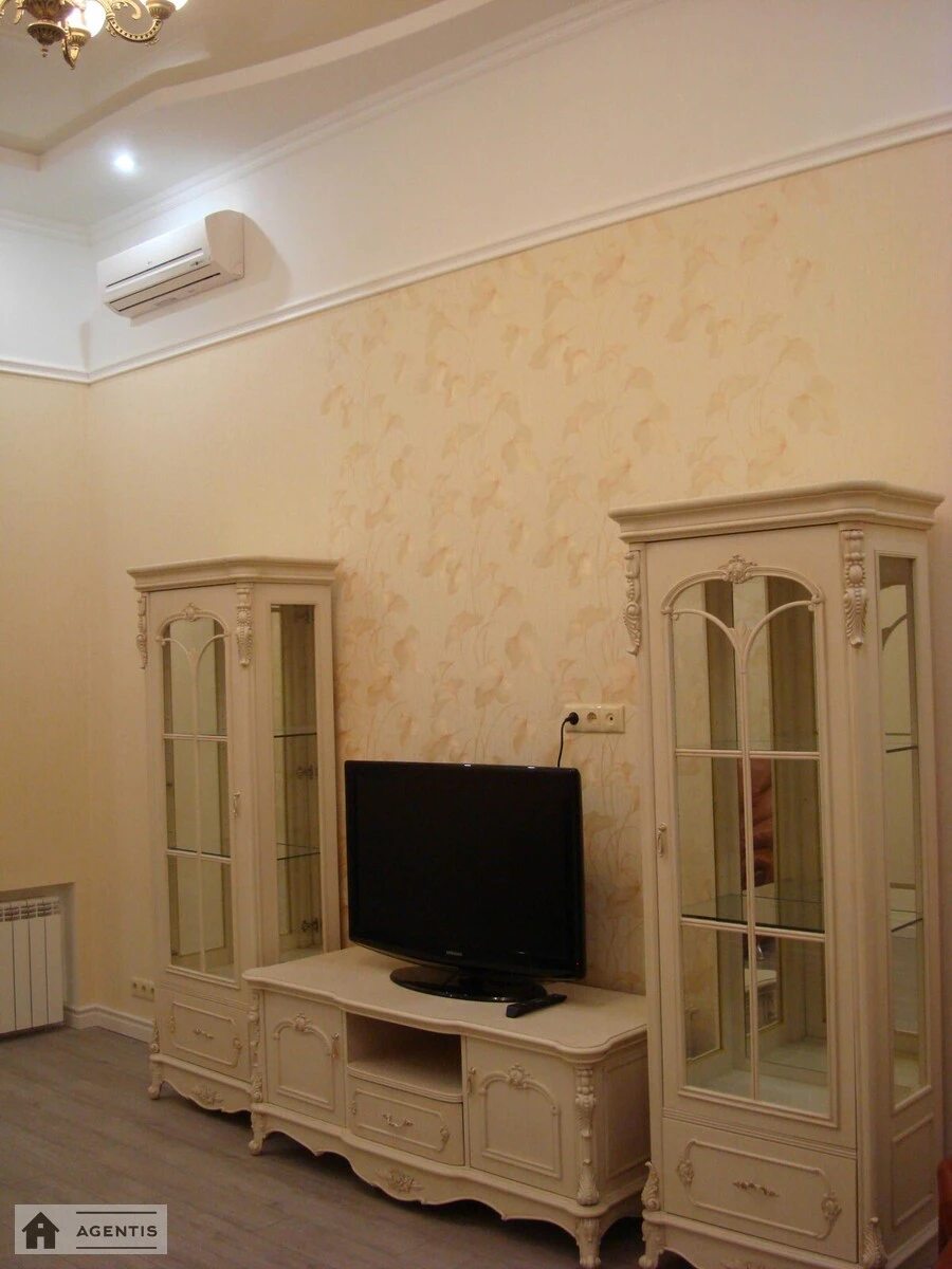 Сдам квартиру. 2 rooms, 84 m², 2nd floor/5 floors. 28, Ярославов Вал 28, Киев. 