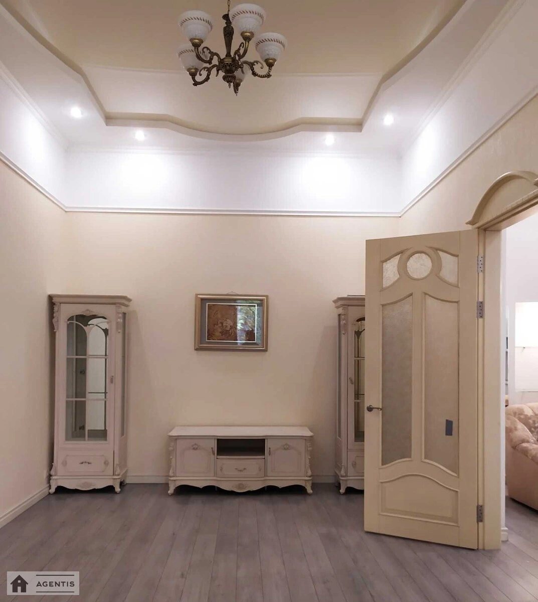 Apartment for rent. 2 rooms, 84 m², 2nd floor/5 floors. 28, Yaroslaviv Val 28, Kyiv. 