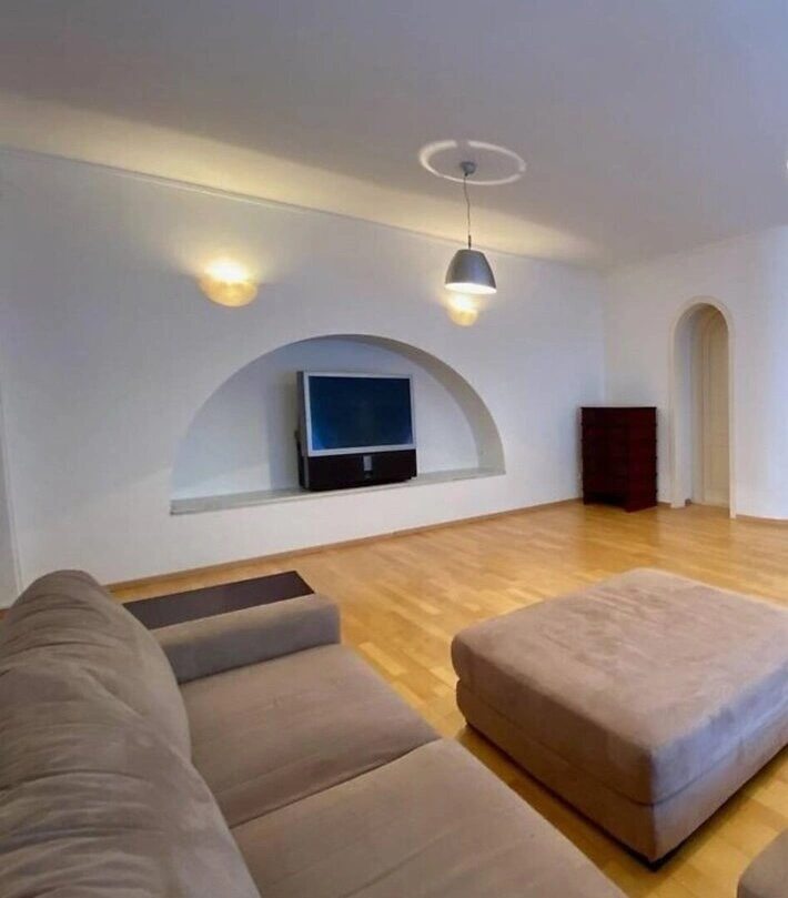 Apartment for rent. 3 rooms, 110 m², 2nd floor/6 floors. Hreschatyk, Kyiv. 