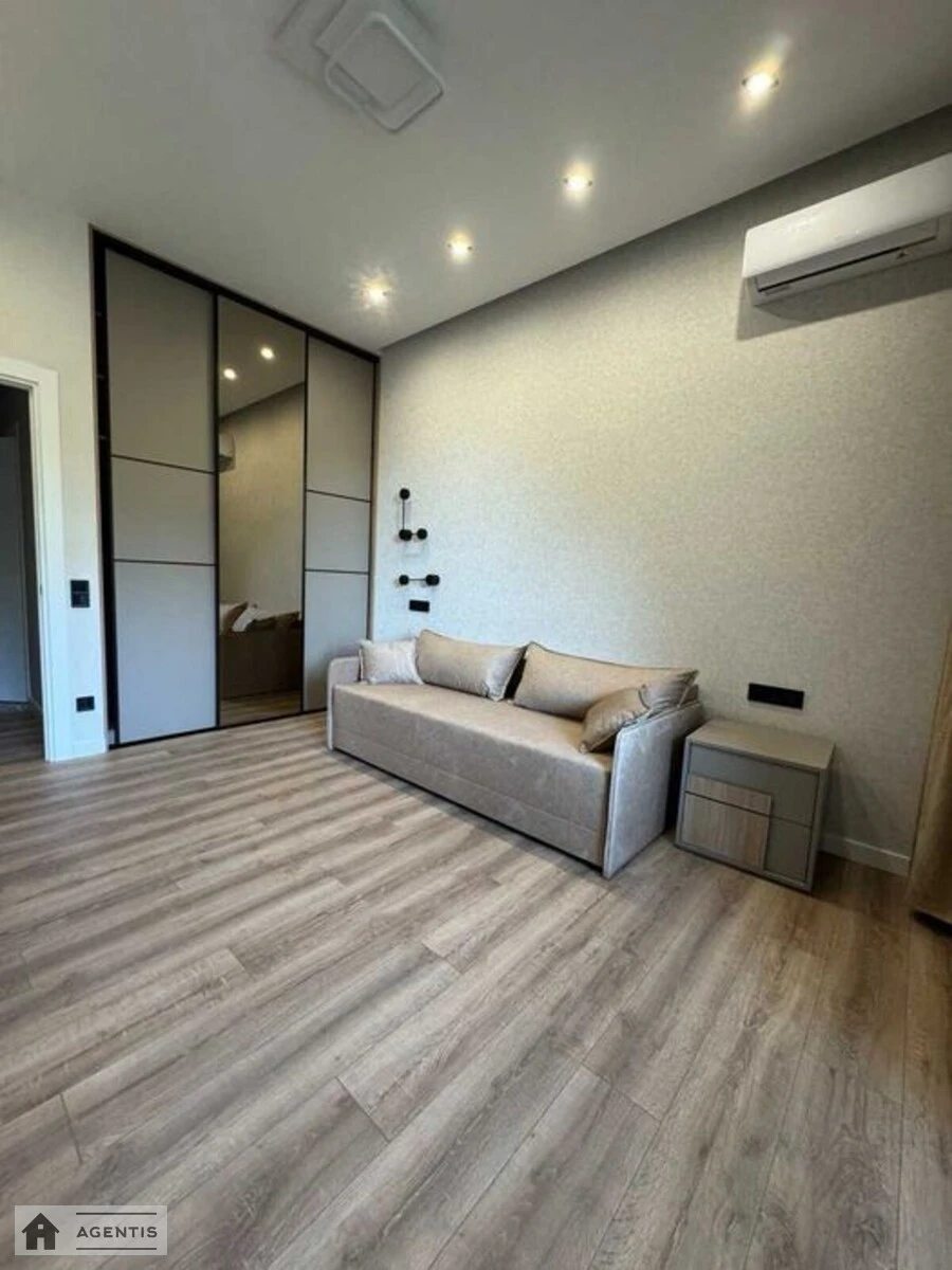 Apartment for rent. 3 rooms, 80 m², 3rd floor/8 floors. 12, Gareta Dzhonsa vul. Simyi Khokhlovykh, Kyiv. 