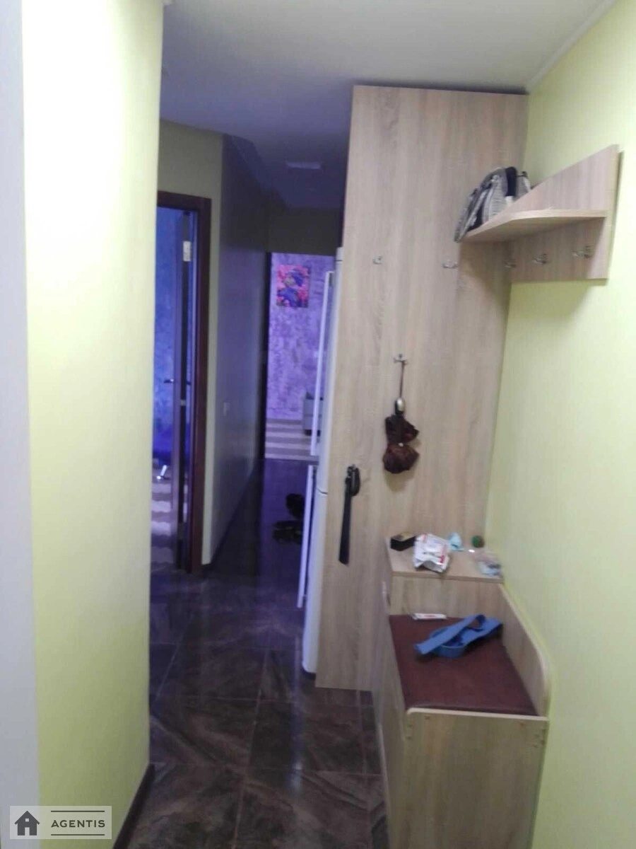 Сдам квартиру. 2 rooms, 46 m², 3rd floor/5 floors. Ярослава Гашека бульв., Киев. 
