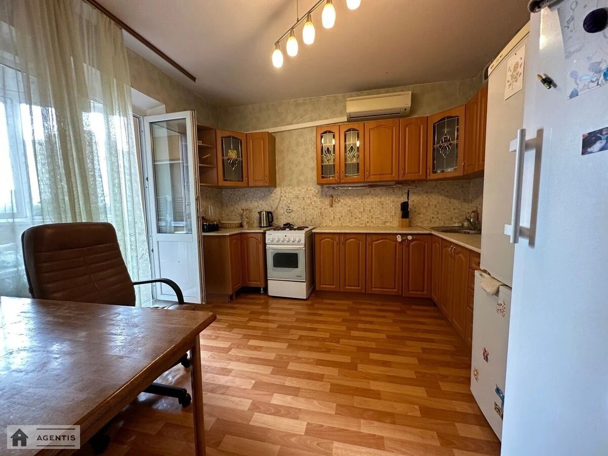 Apartment for rent. 3 rooms, 74 m², 3rd floor/16 floors. 55, Onore de Balzaka vul., Kyiv. 