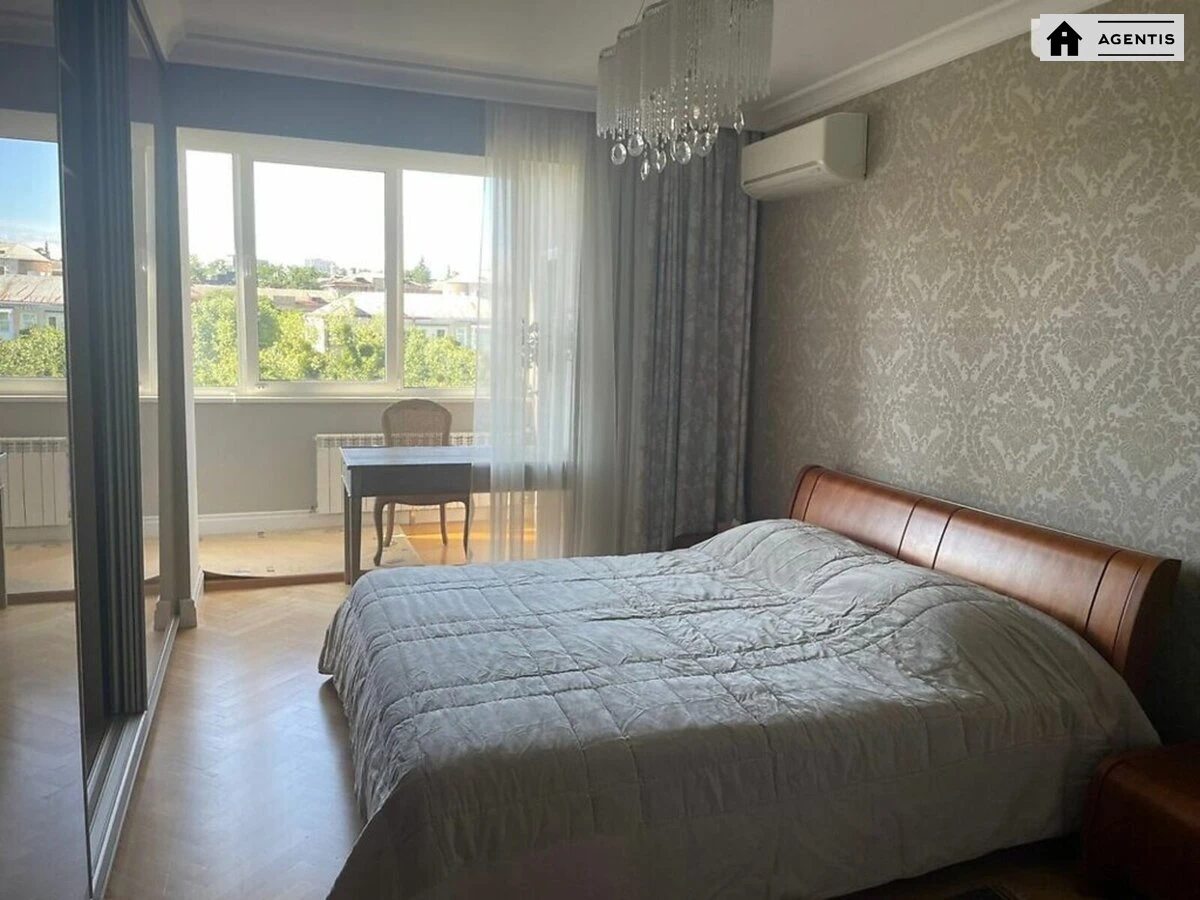 62, Olesya Honchara vul., Kyiv