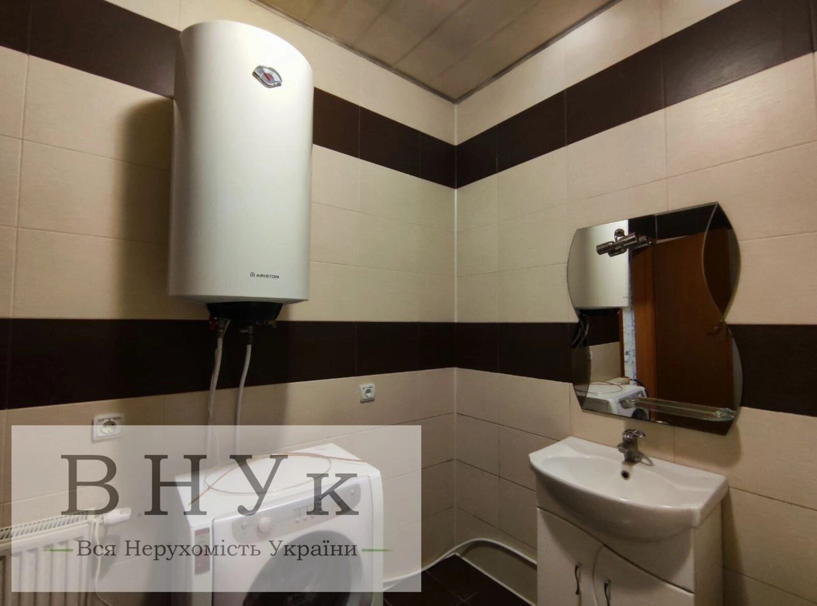 Продаж квартири 4 кімнати, 107 m², 2 пов./10 поверхів. Проскурівська , Хмельницький. 