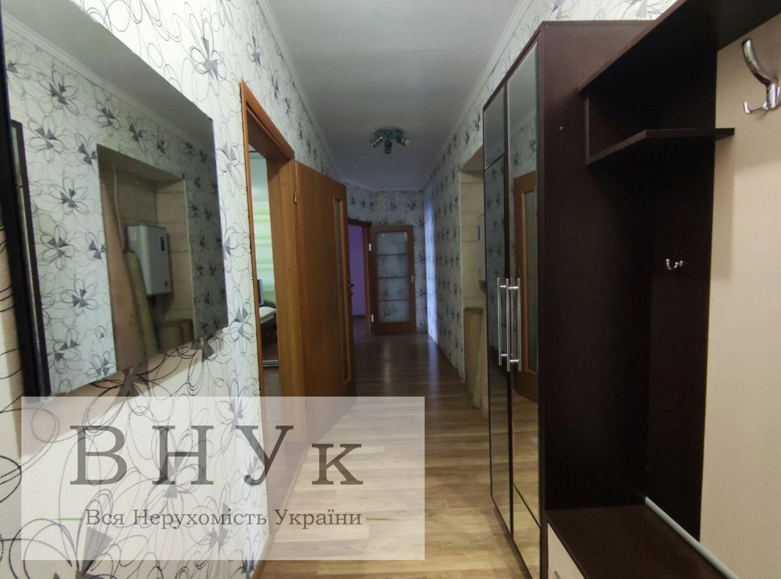 Продаж квартири 4 кімнати, 107 m², 2 пов./10 поверхів. Проскурівська , Хмельницький. 