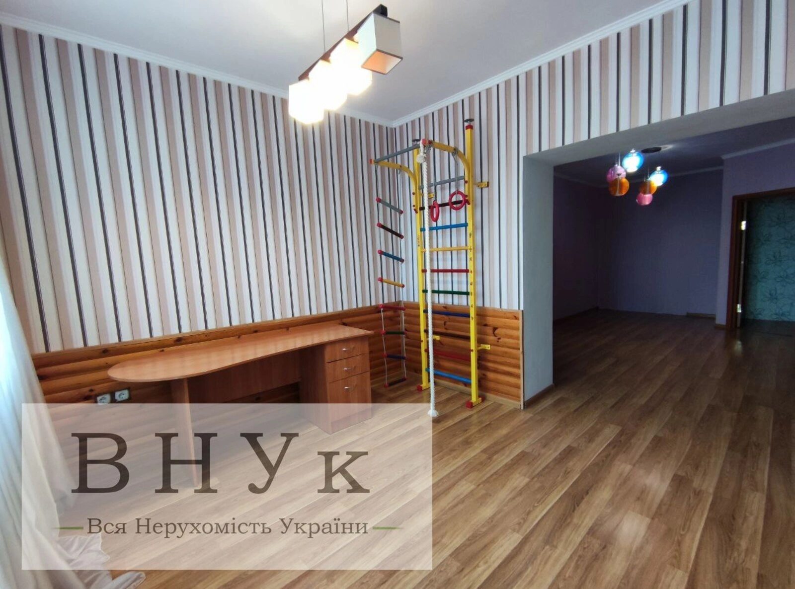 Продаж квартири 4 кімнати, 107 m², 2 пов./10 поверхів. Проскурівська , Хмельницький. 