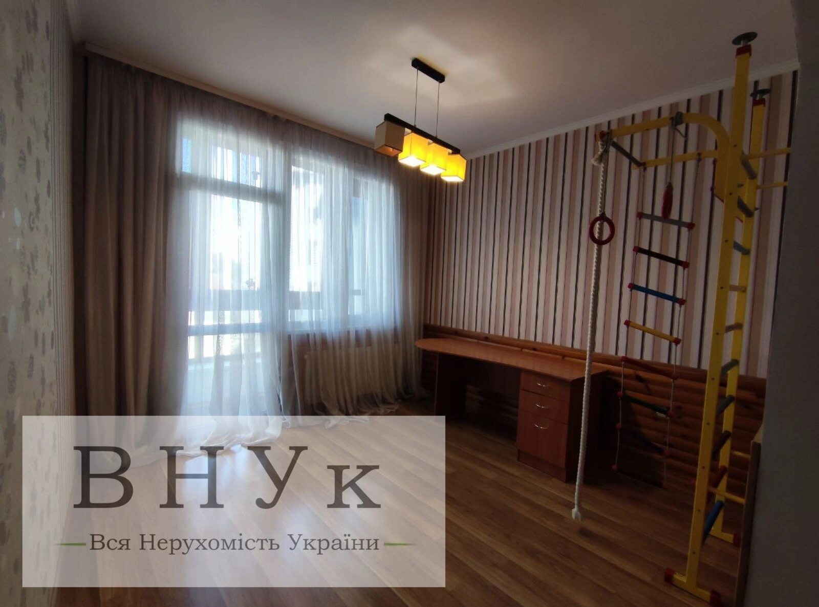 Продаж квартири 4 кімнати, 107 m², 2 пов./10 поверхів. Проскурівська , Хмельницький. 