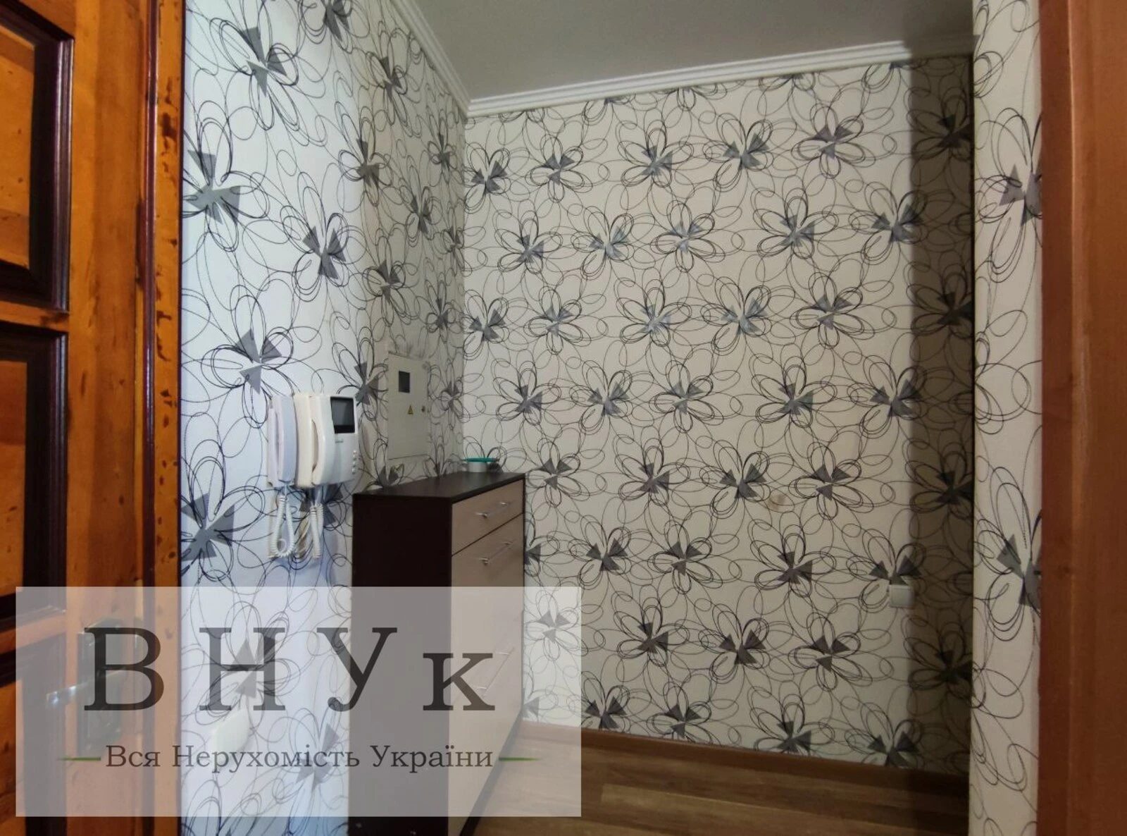 Продаж квартири 4 кімнати, 107 m², 2 пов./10 поверхів. Проскурівська , Хмельницький. 