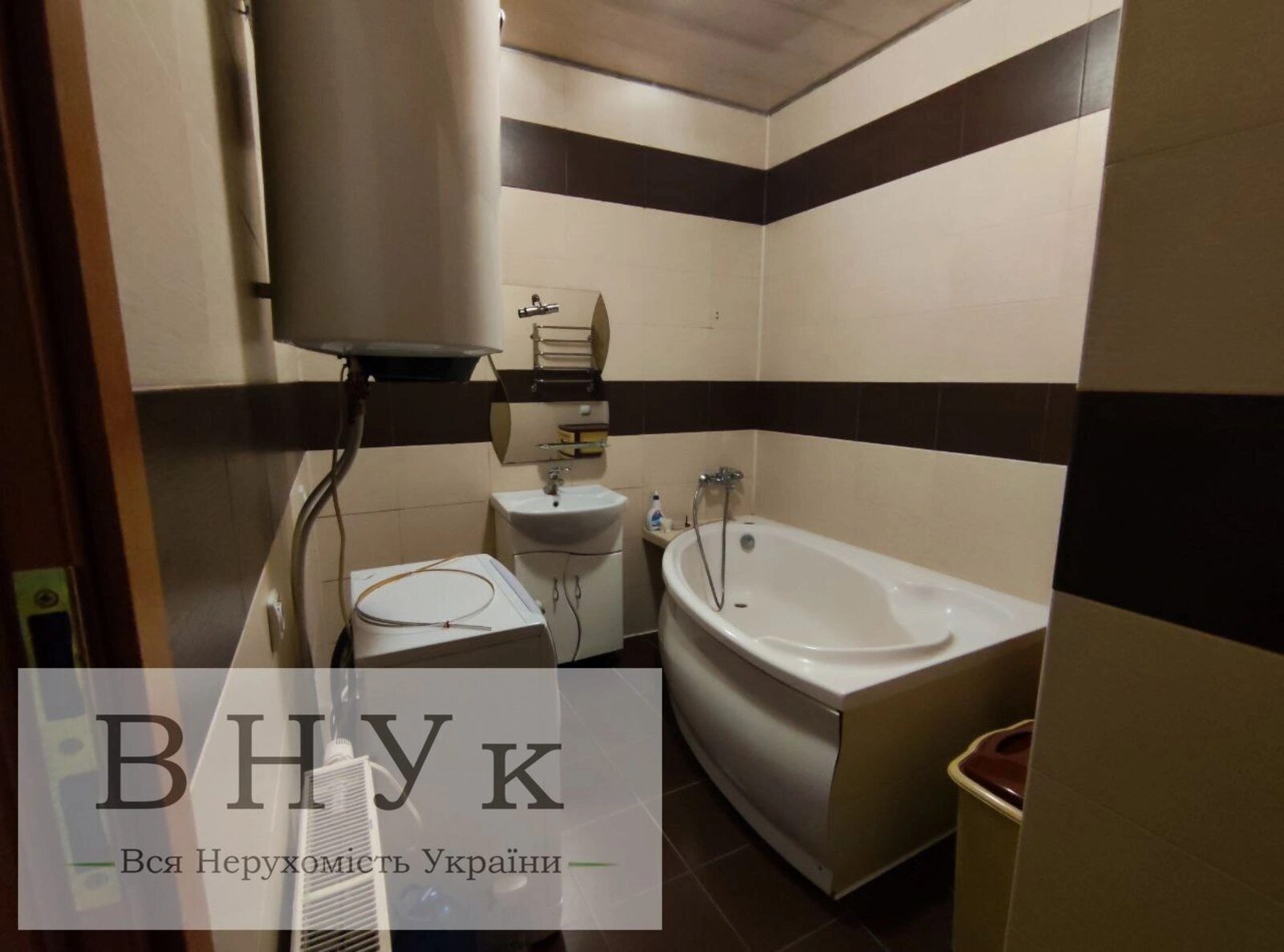 Продаж квартири 4 кімнати, 107 m², 2 пов./10 поверхів. Проскурівська , Хмельницький. 