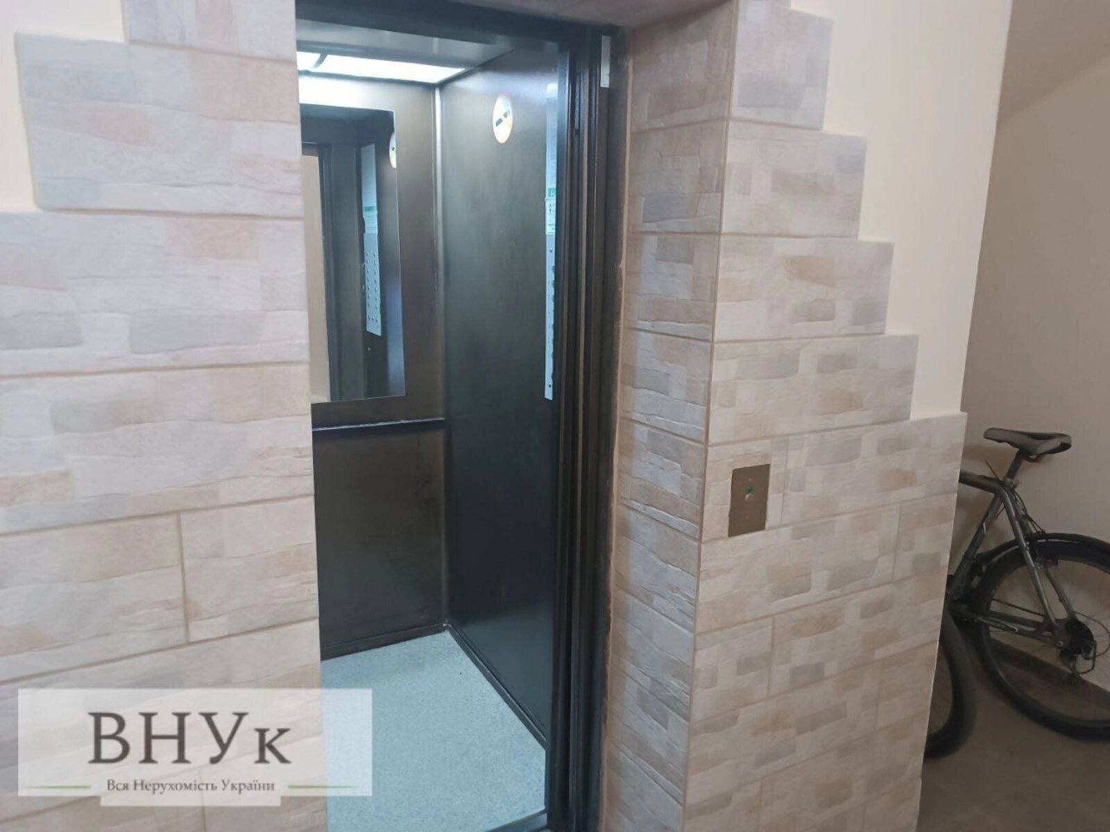 Продаж квартири 2 кімнати, 80 m², 10 пов./11 поверхів. Корольова С. вул., Тернопіль. 