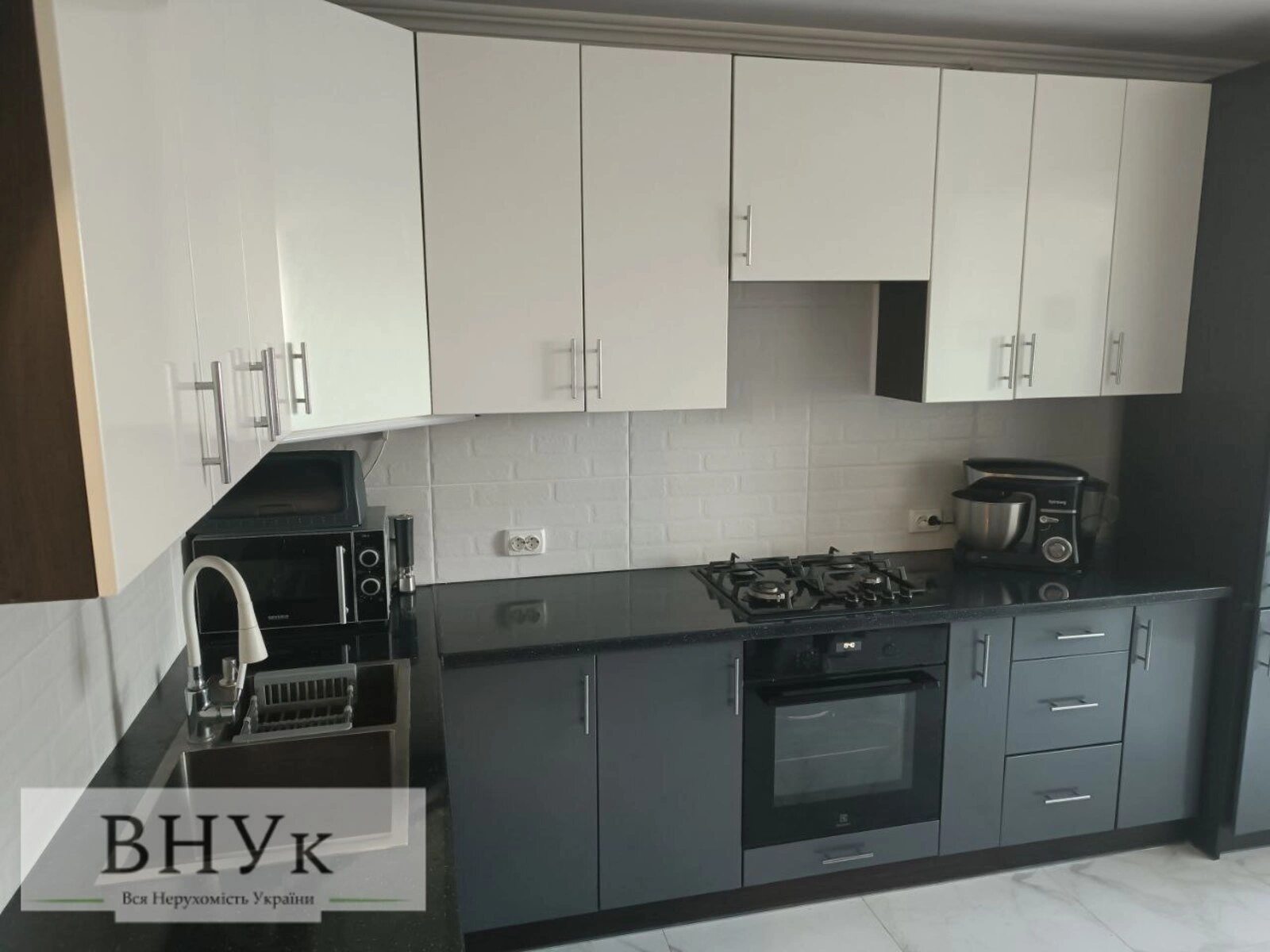 Продаж квартири 2 кімнати, 80 m², 10 пов./11 поверхів. Корольова С. вул., Тернопіль. 