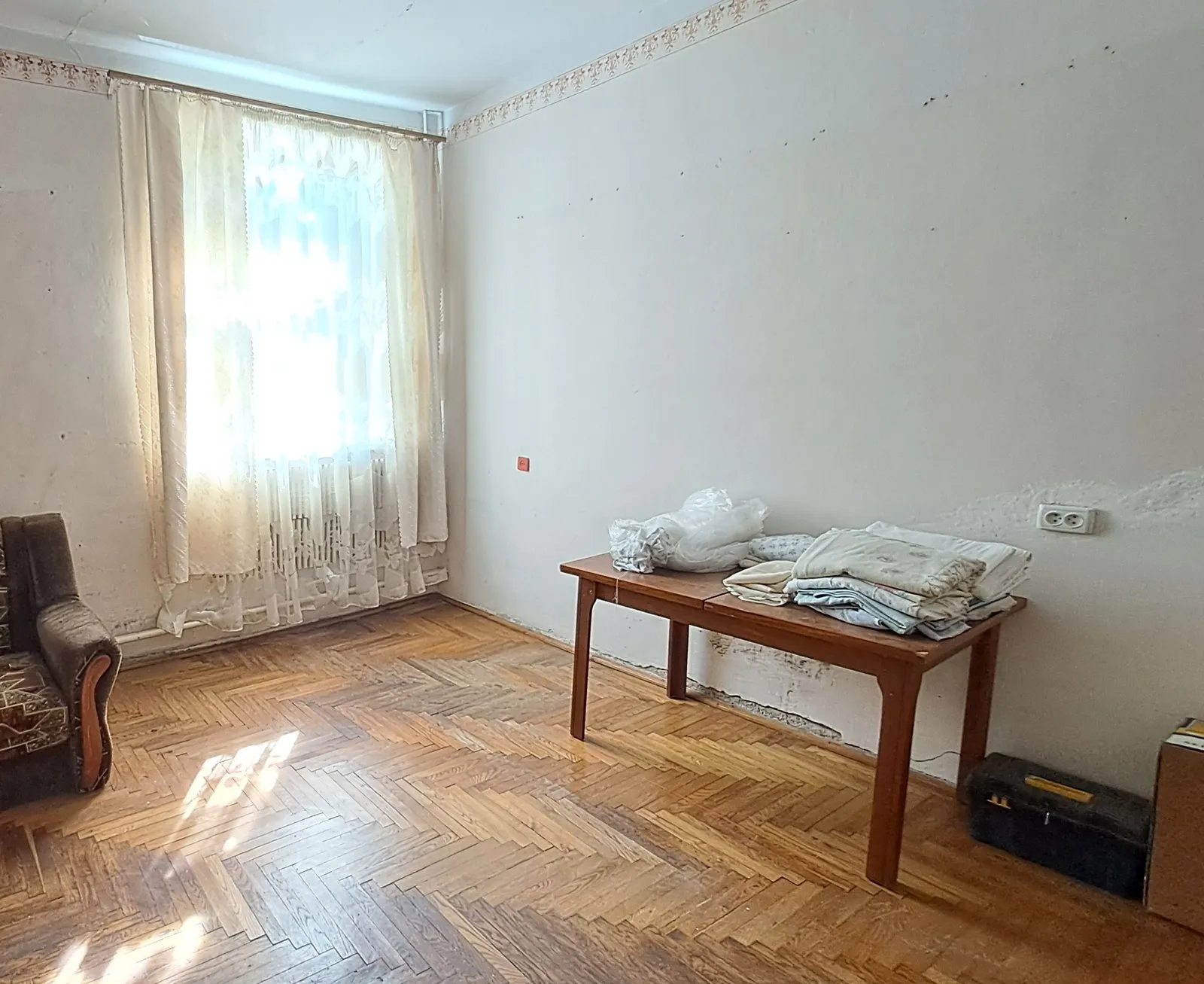 Продаж квартири 4 кімнати, 105 m², 1 пов./6 поверхів. Довженка О. вул., Тернопіль. 