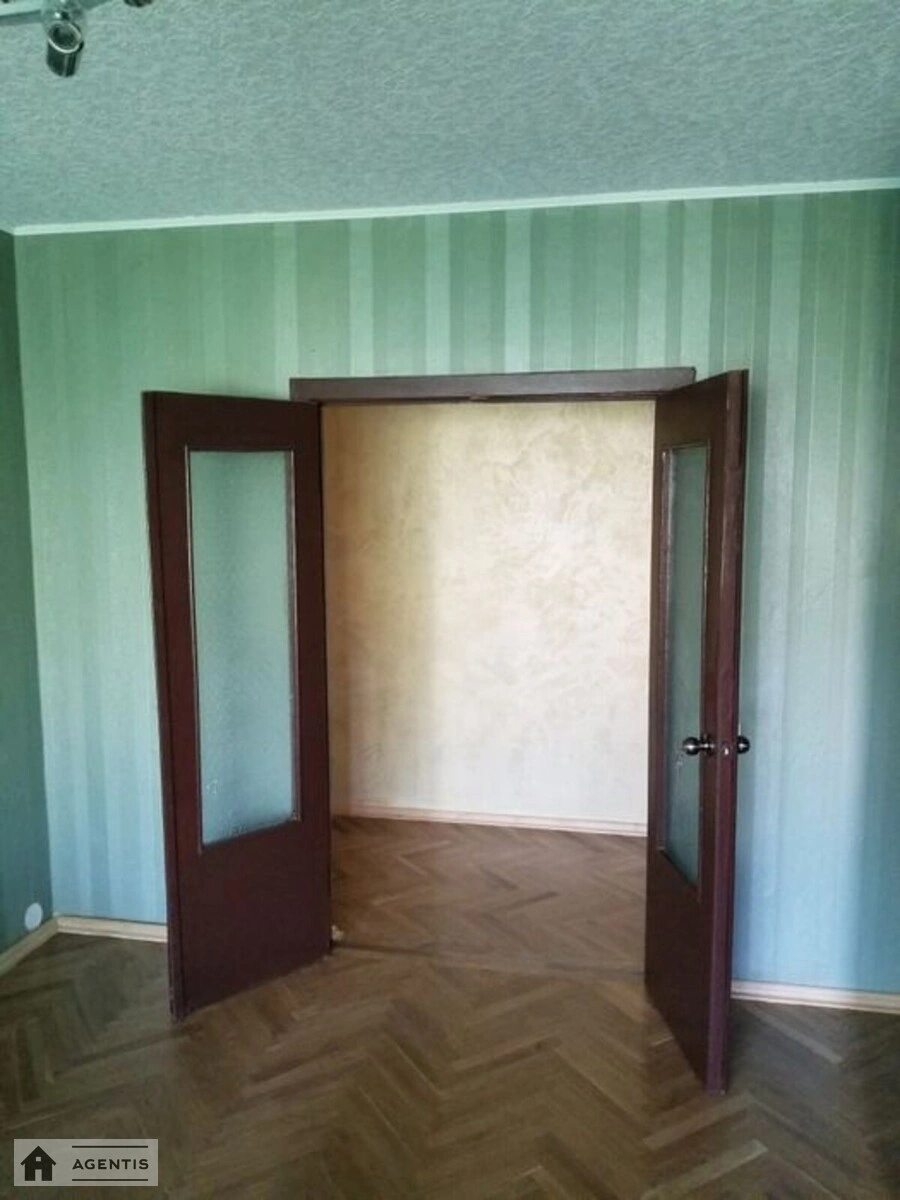 Apartment for rent 3 rooms, 70 m², 5th fl./9 floors. 5, Panteleymona Kulisha vul. Chelyabinska, Kyiv. 