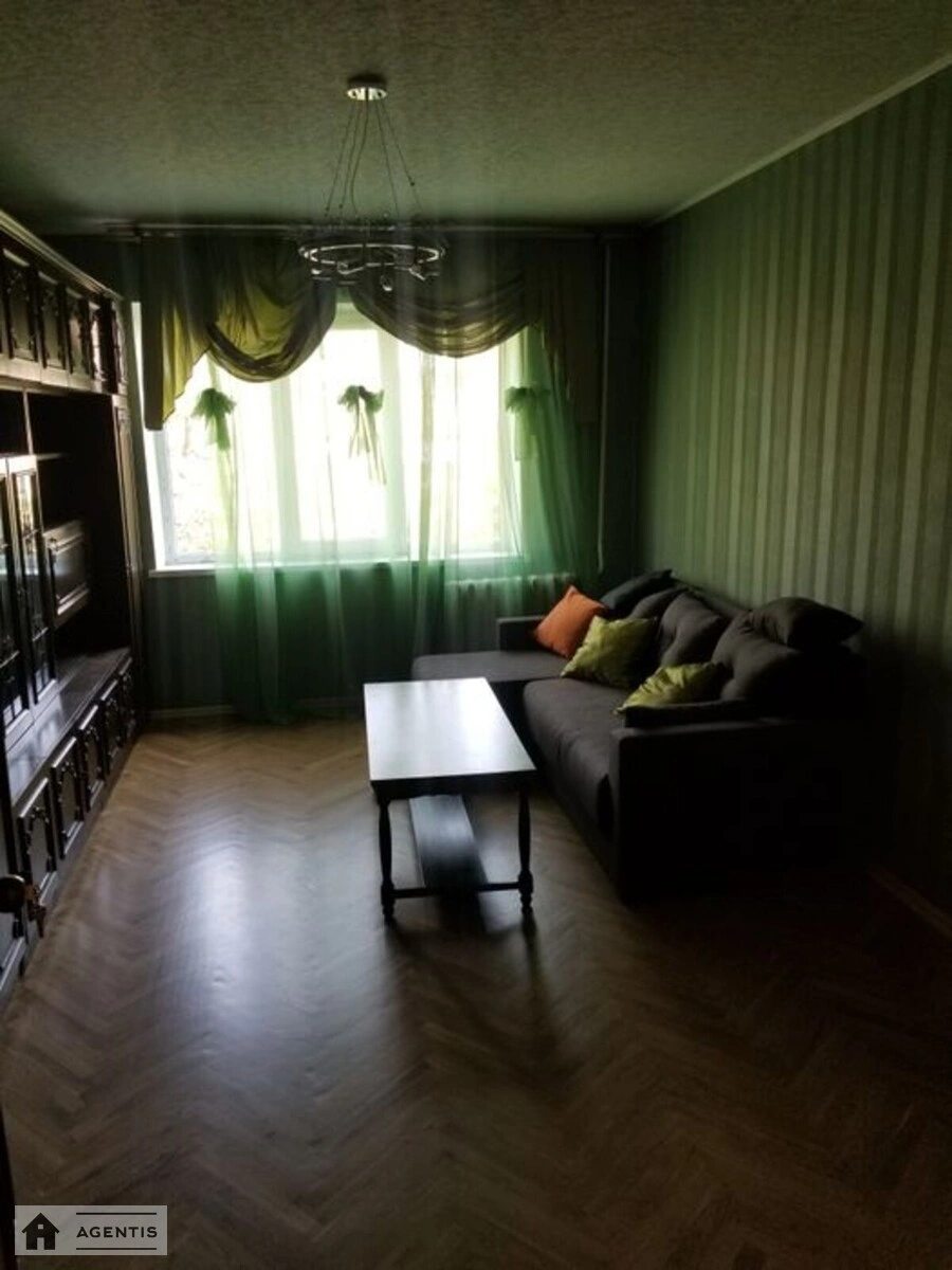 Apartment for rent 3 rooms, 70 m², 5th fl./9 floors. 5, Panteleymona Kulisha vul. Chelyabinska, Kyiv. 