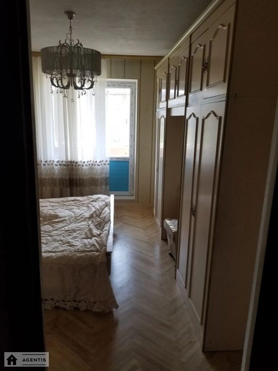 Apartment for rent 3 rooms, 70 m², 5th fl./9 floors. 5, Panteleymona Kulisha vul. Chelyabinska, Kyiv. 