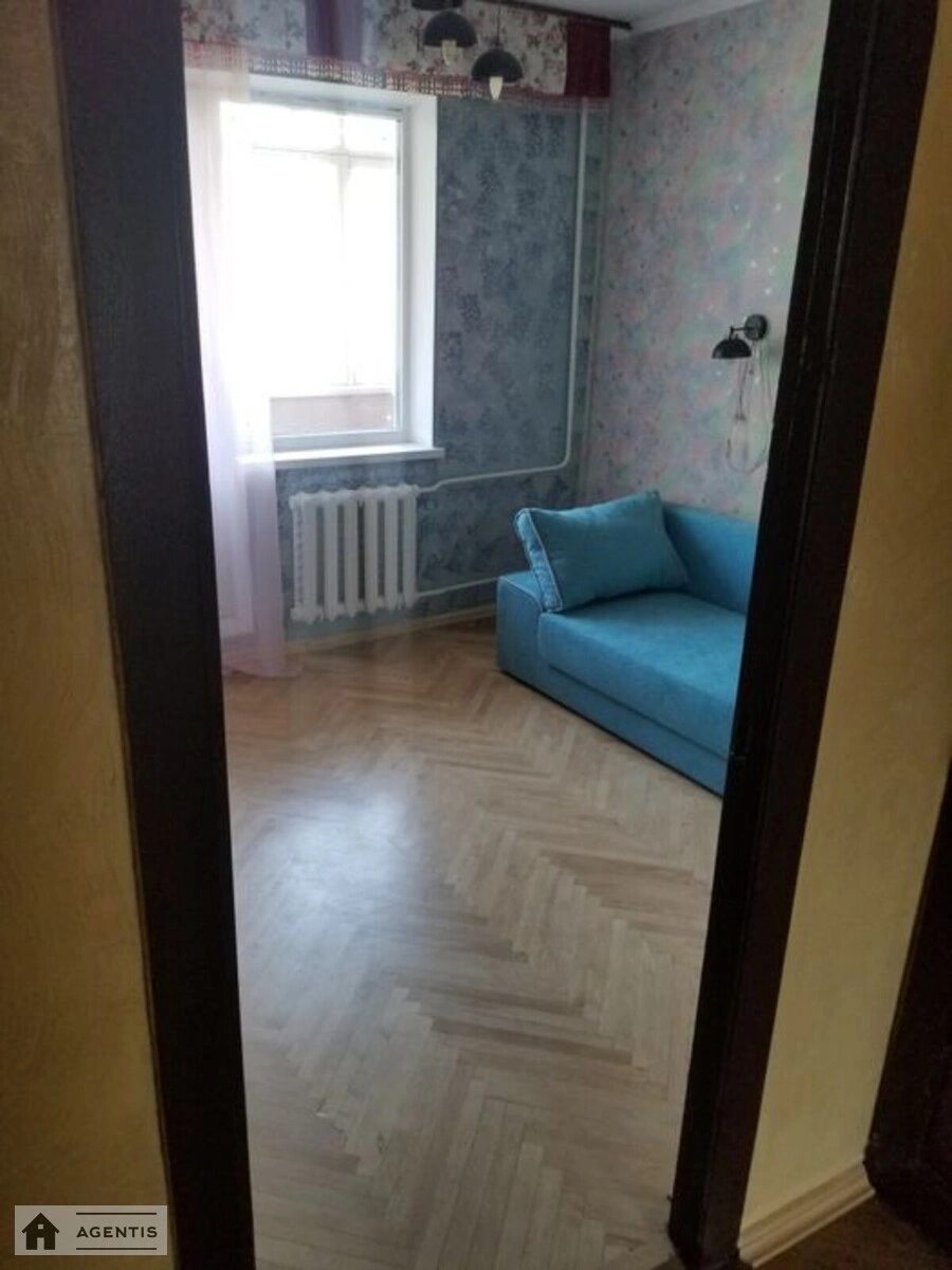 Apartment for rent 3 rooms, 70 m², 5th fl./9 floors. 5, Panteleymona Kulisha vul. Chelyabinska, Kyiv. 