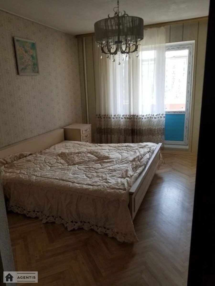 Apartment for rent 3 rooms, 70 m², 5th fl./9 floors. 5, Panteleymona Kulisha vul. Chelyabinska, Kyiv. 