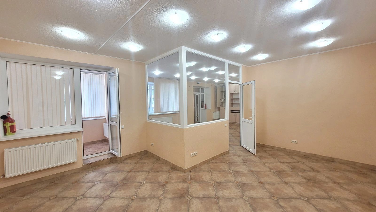 Продам офіс 714 m², 1 пов./10 поверхів. Костанди ул., Одеса. 