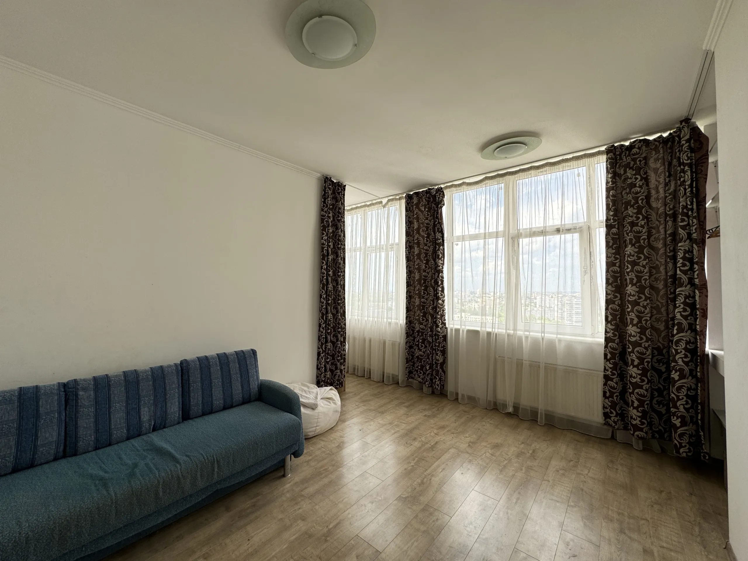 For sale 2-room apartment with renovation in residential complex "Favo