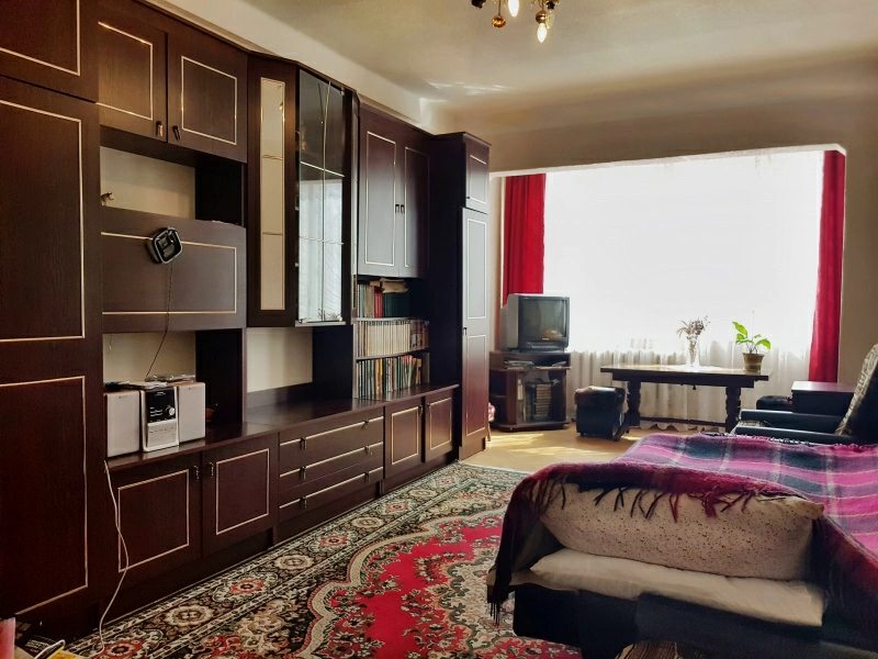 Apartments for sale. 2 rooms, 52 m², 1st floor/9 floors. 17, Peremogy 17, Kyiv. 