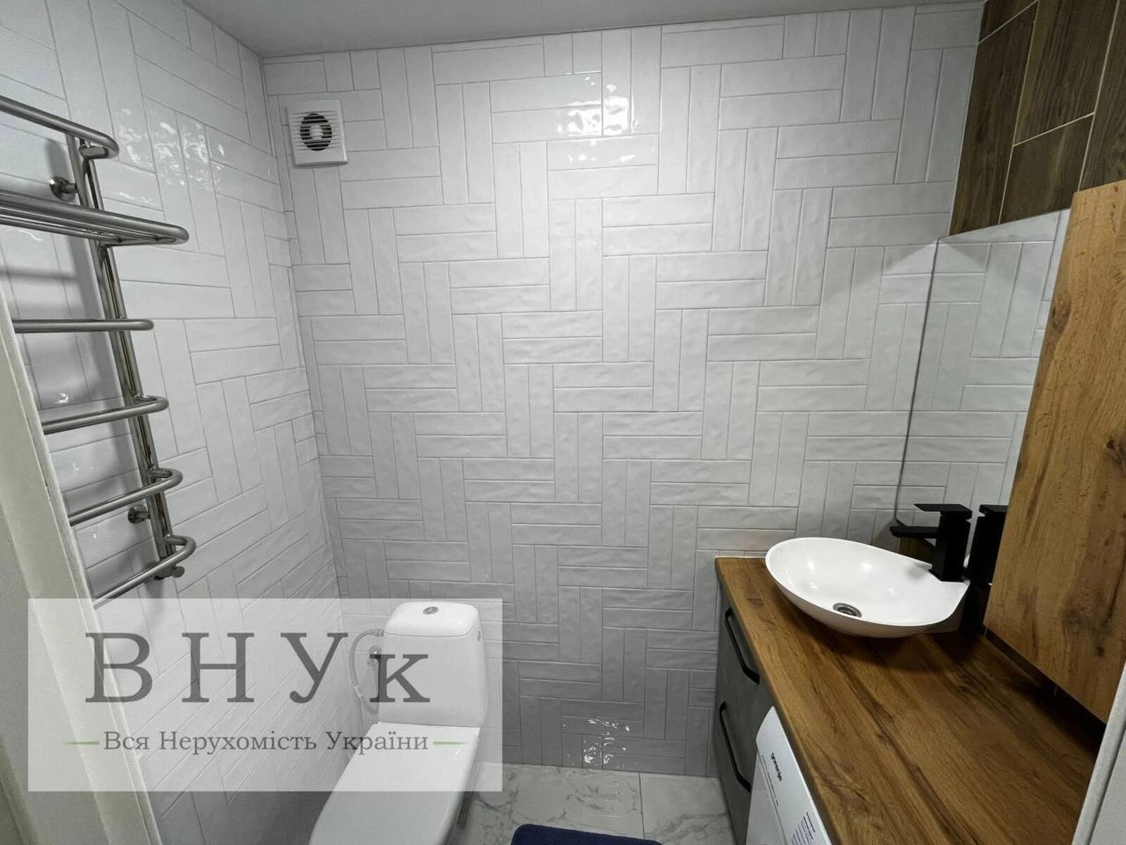 Apartments for sale. 3 rooms, 95 m², 1st floor/5 floors. Zamonastyrska vul., Ternopil. 