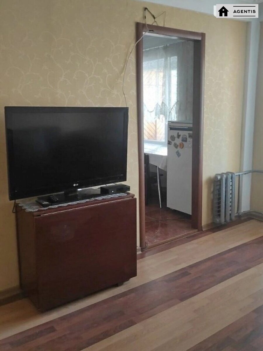 Apartment for rent. 3 rooms, 61 m², 5th floor/9 floors. 3, Chornobylska 3, Kyiv. 