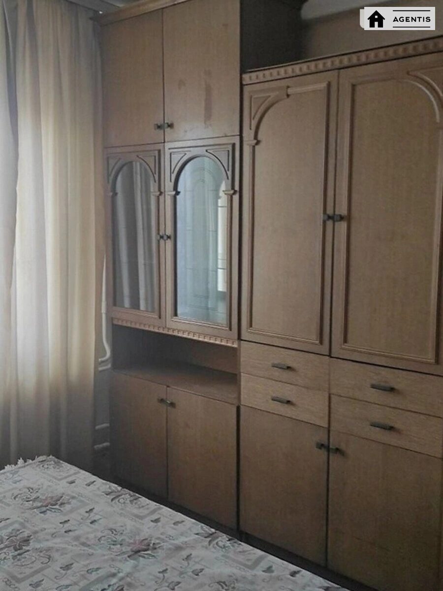 Сдам квартиру. 3 rooms, 61 m², 5th floor/9 floors. 3, Чернобыльская 3, Киев. 
