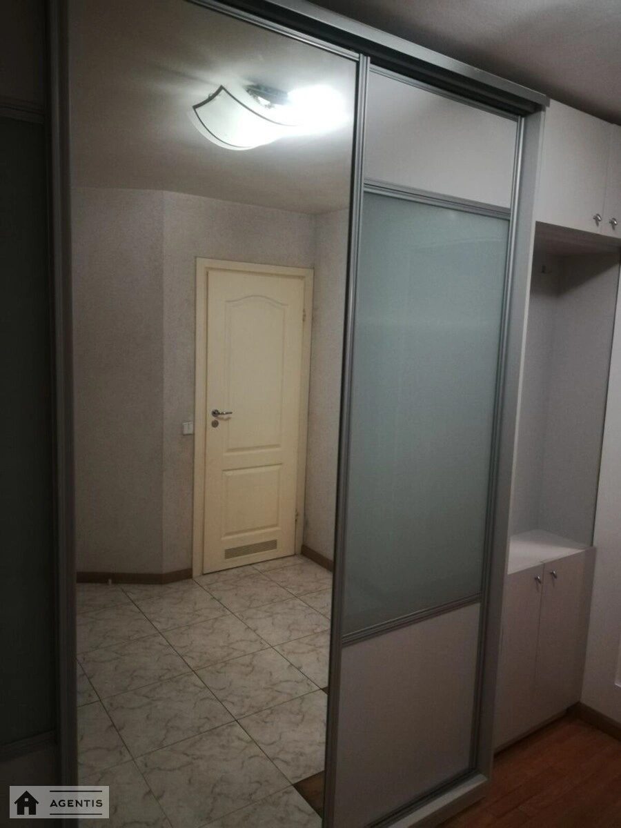 Сдам квартиру. 3 rooms, 100 m², 6th floor/16 floors. 24, Миколи Бажана просп., Киев. 