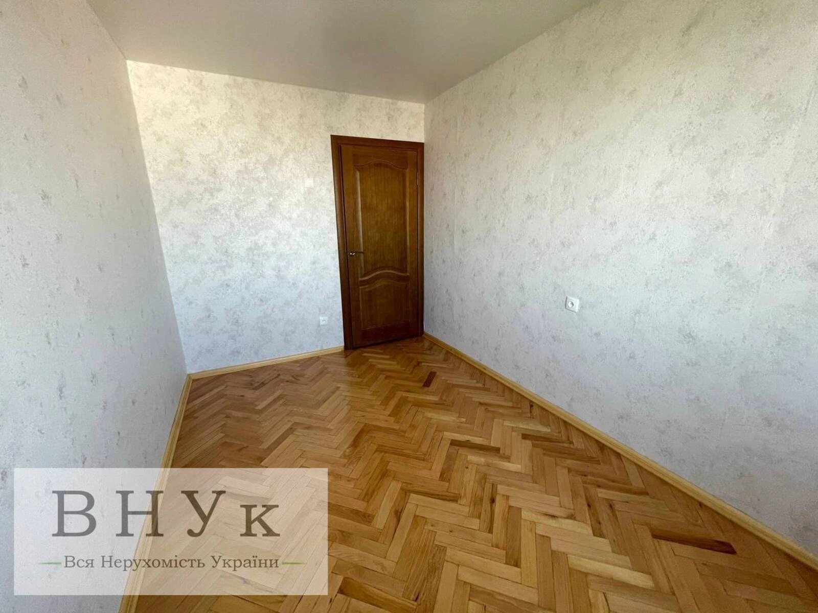 Apartments for sale. 4 rooms, 78 m², 10th floor/10 floors. Kurbasa L. vul., Ternopil. 
