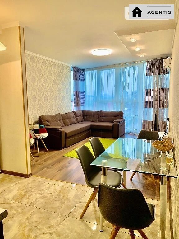 Сдам квартиру. 3 rooms, 90 m², 5th floor/5 floors. 89, Казимира Малевича вул., Киев. 