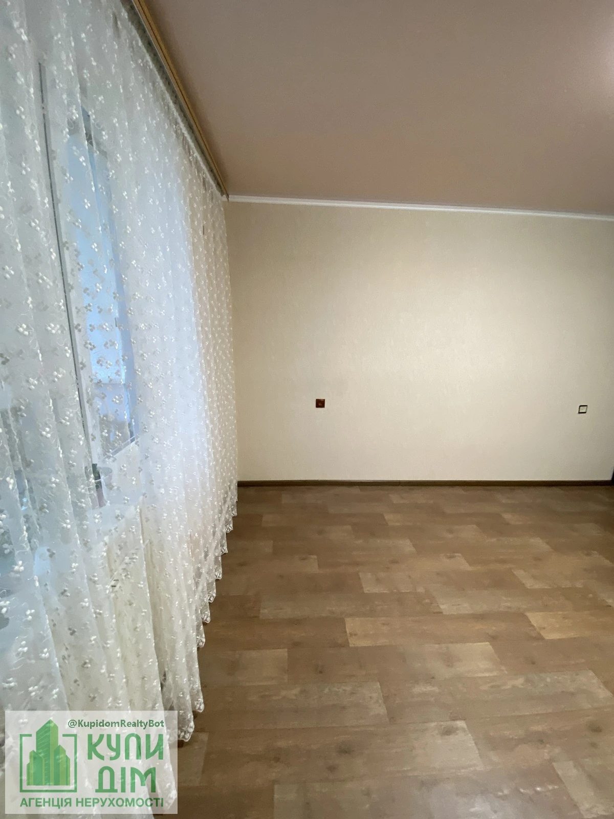 Apartments for sale 3 rooms, 70 m², 9th fl./10 floors. Shatyla , Kropyvnytskyy. 