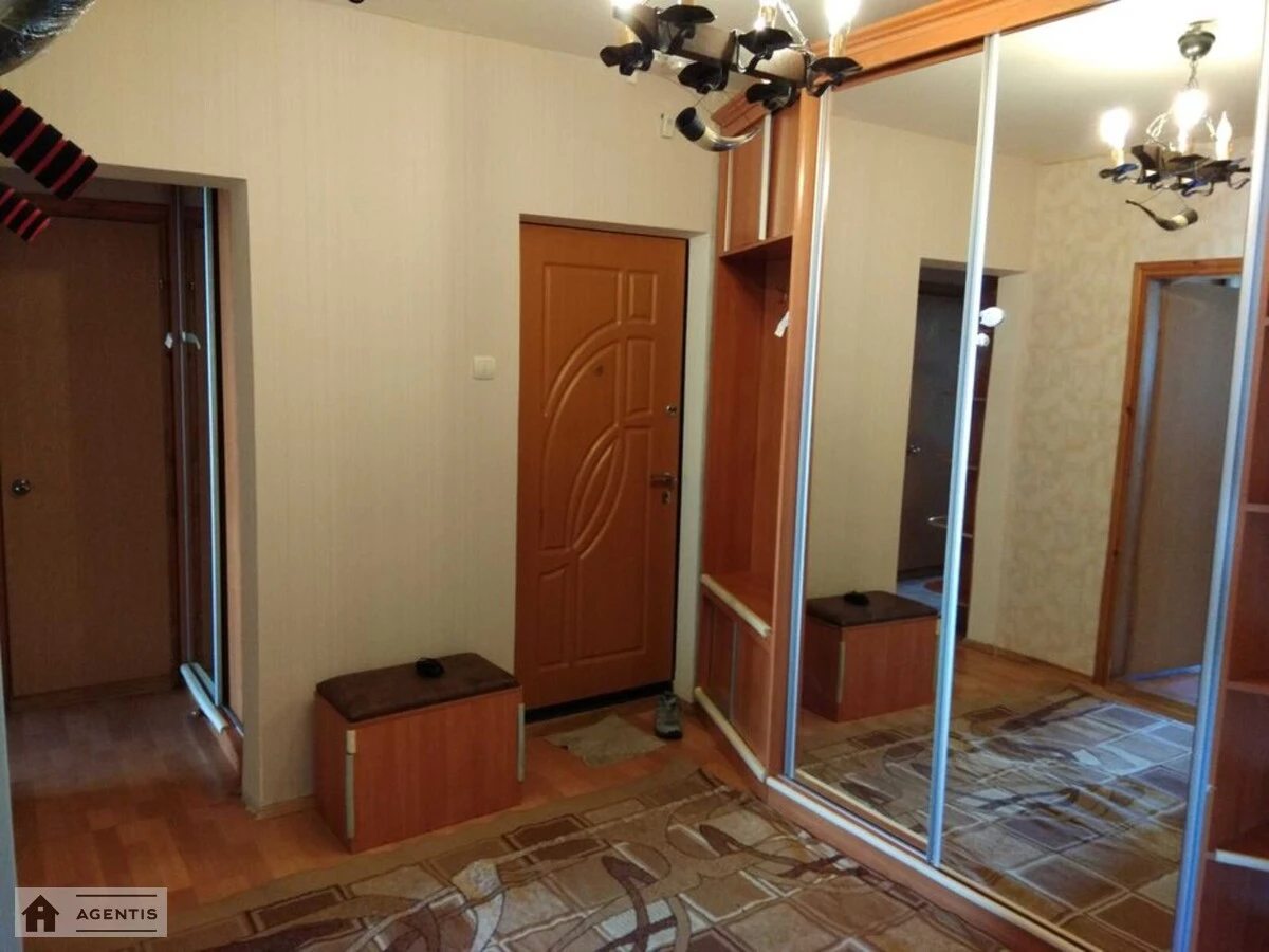 Сдам квартиру. 3 rooms, 86 m², 6th floor/15 floors. 15, Смелянская 15, Киев. 