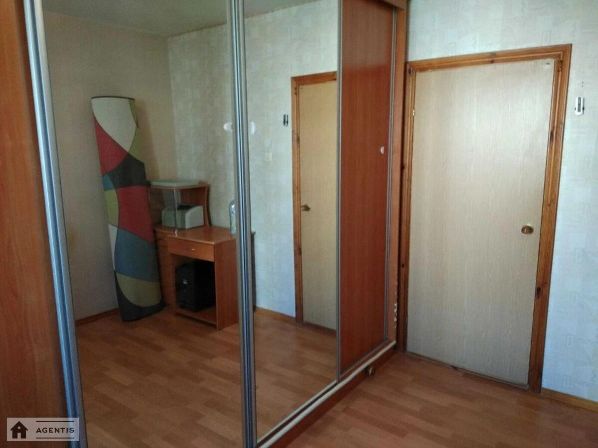 Apartment for rent. 3 rooms, 86 m², 6th floor/15 floors. 15, Smilyanska 15, Kyiv. 