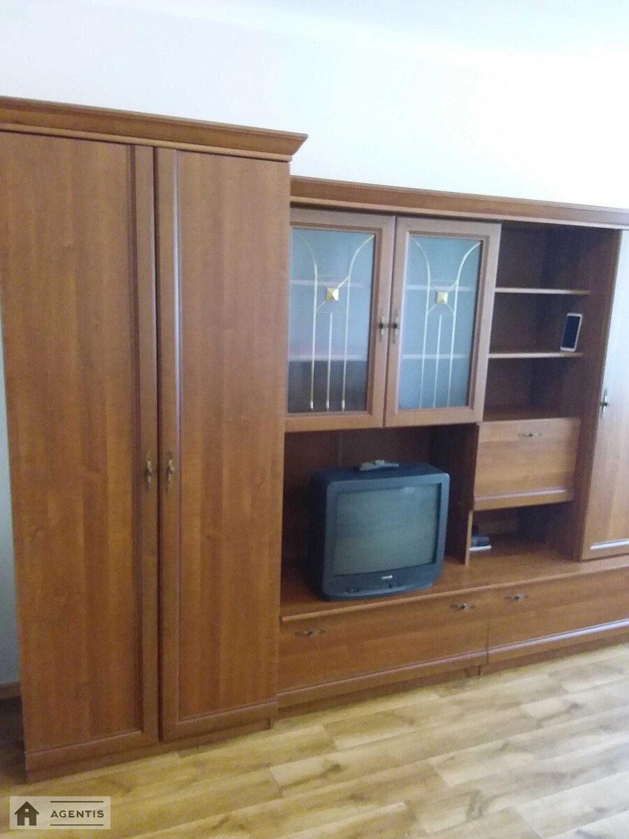 Сдам квартиру. 1 room, 31 m², 4th floor/5 floors. 61, Велика Китаївська вул., Киев. 