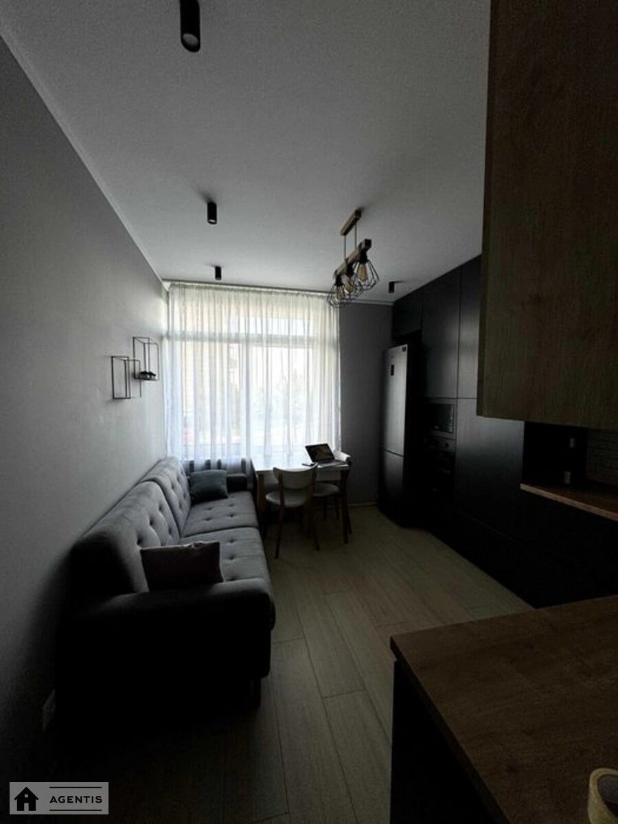 Apartment for rent. 1 room, 40 m², 1st floor/9 floors. Yunatcka 4, Kyiv. 