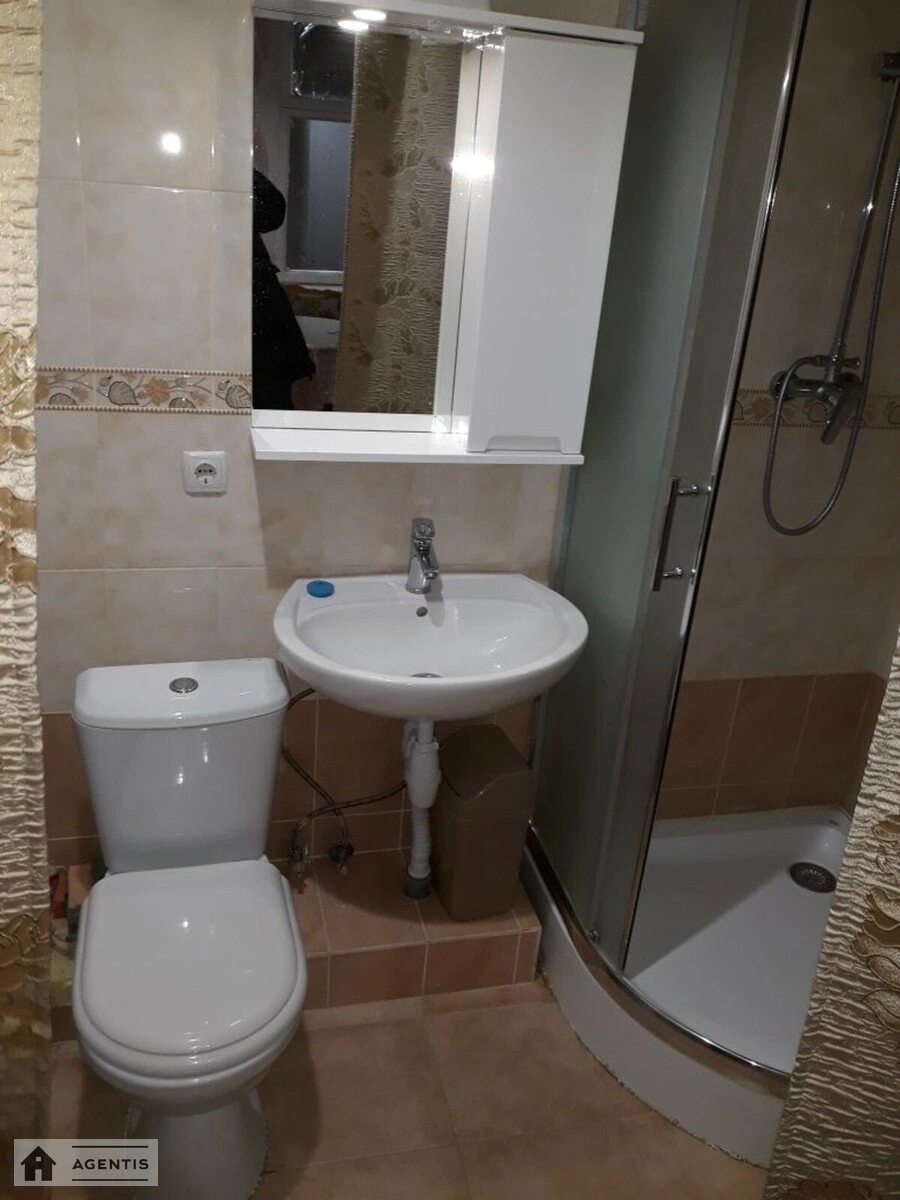 Сдам квартиру. 1 room, 30 m², 1st floor/1 floor. Дарницкий район, Киев. 