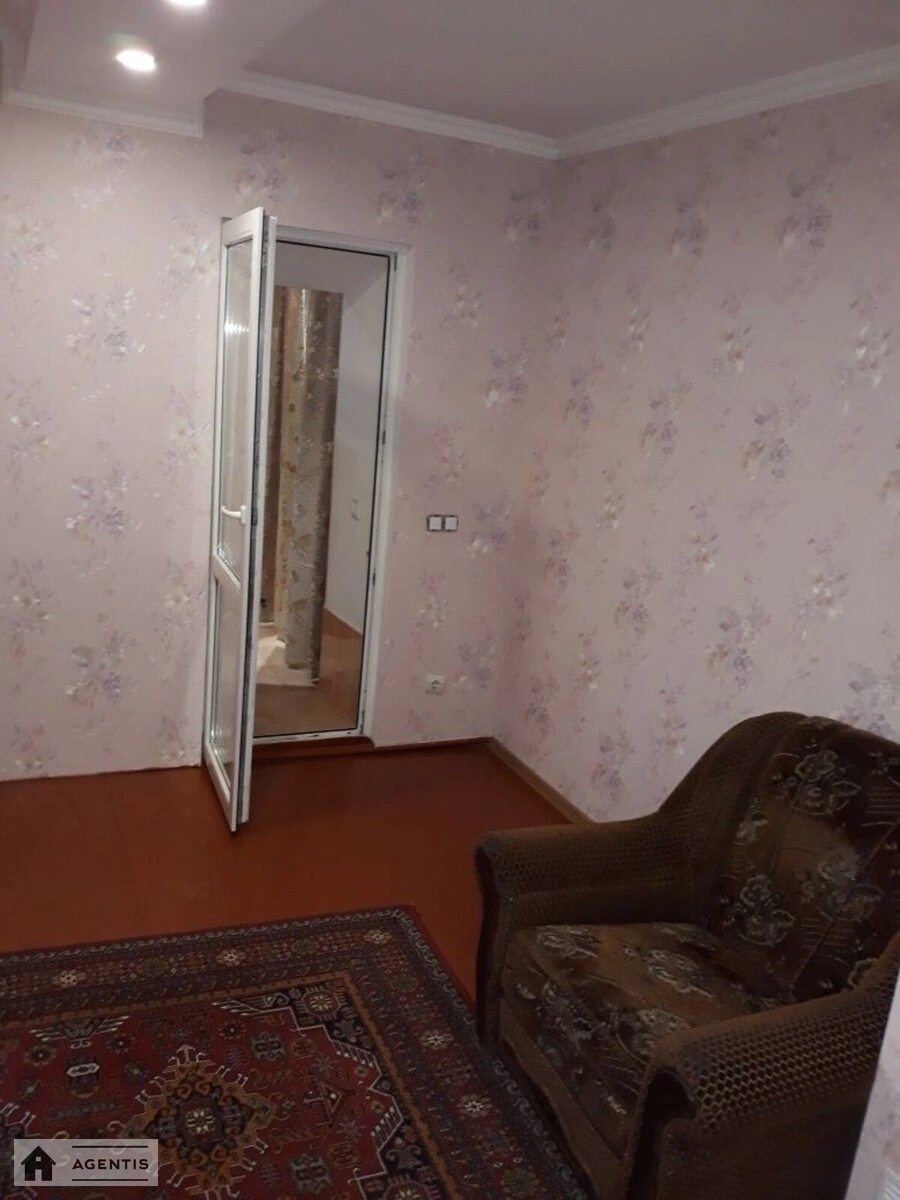 Apartment for rent. 1 room, 30 m², 1st floor/1 floor. Darnytskyy rayon, Kyiv. 