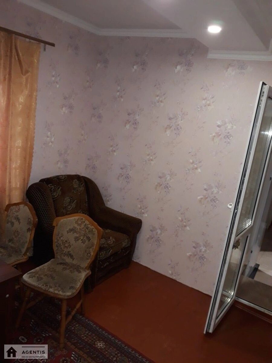 Apartment for rent. 1 room, 30 m², 1st floor/1 floor. Darnytskyy rayon, Kyiv. 