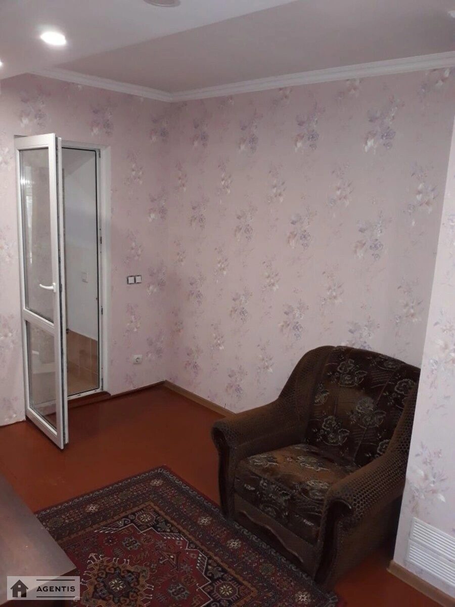 Apartment for rent. 1 room, 30 m², 1st floor/1 floor. Darnytskyy rayon, Kyiv. 