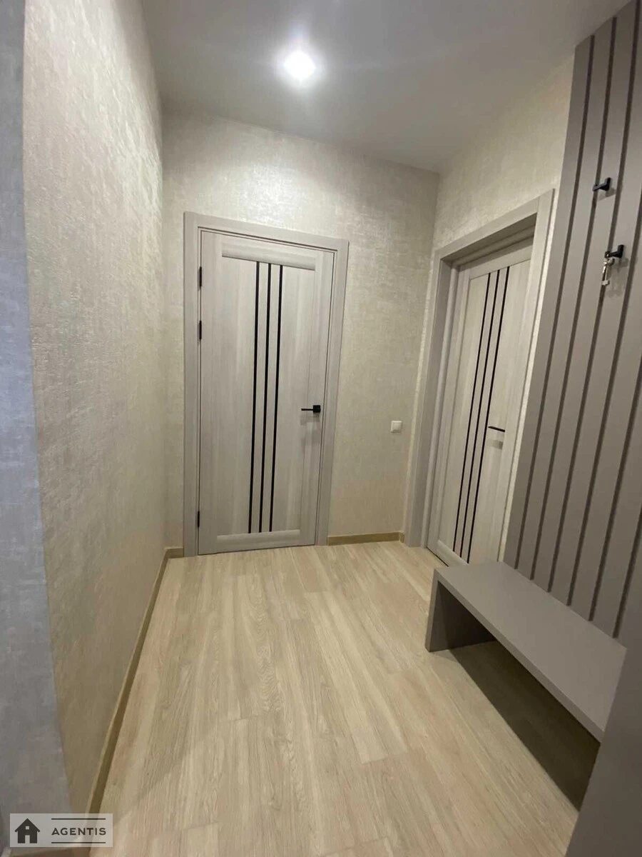 Apartment for rent. 1 room, 42 m², 5th floor/25 floors. 44, Ivana Vyhovskoho vul. Marshala Hrechka, Kyiv. 