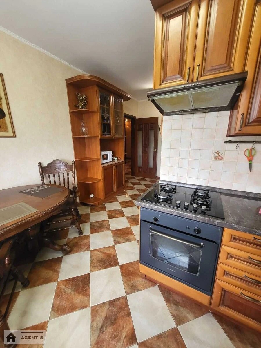 Apartment for rent. 3 rooms, 74 m², 3rd floor/9 floors. 54, Pivnichna 54, Kyiv. 