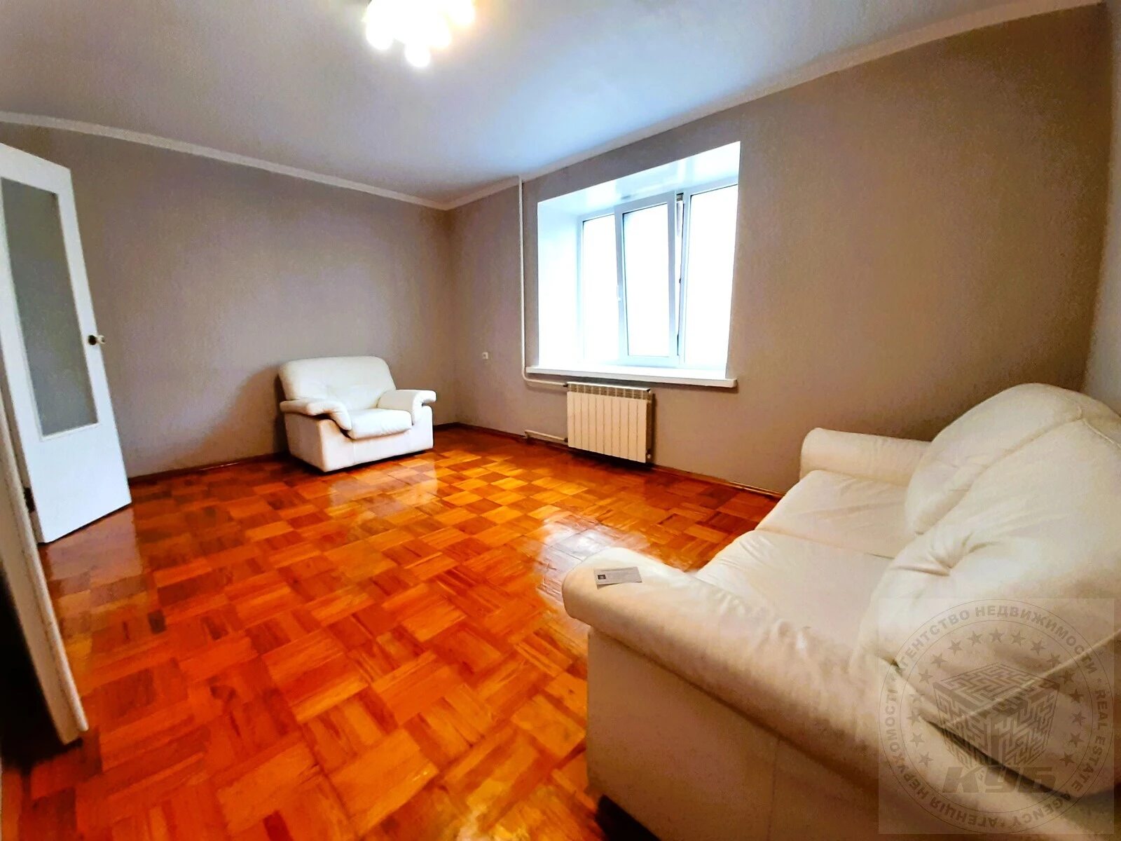 Продаж квартири 2 кімнати, 60 m², 2 пов./16 поверхів. 1, Симиренка 1, Київ. 