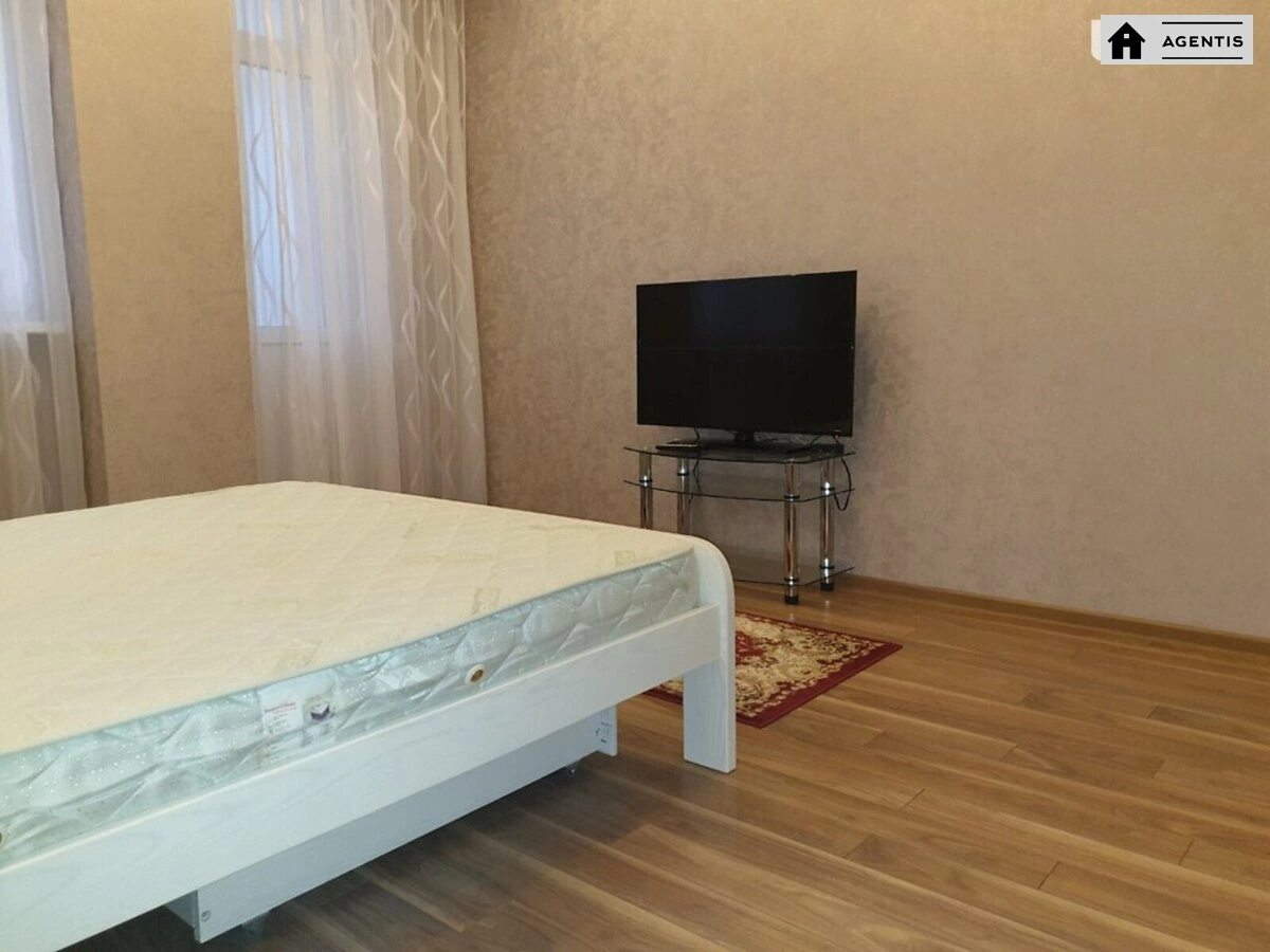 Apartment for rent. 3 rooms, 109 m², 14 floor/32 floors. 118, Zhylyanska 118, Kyiv. 