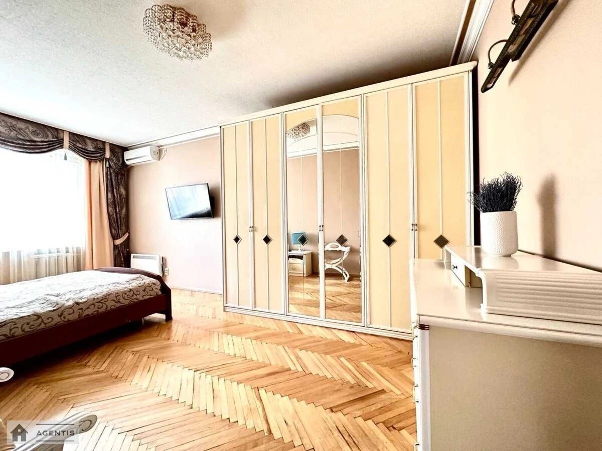 Здам квартиру. 3 rooms, 95 m², 10th floor/22 floors. 4, Старонаводницька 4, Київ. 