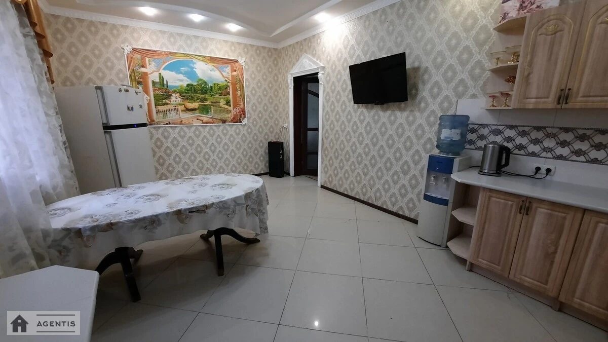 Здам квартиру. 3 rooms, 150 m², 1st floor/2 floors. Дарницький район, Київ. 